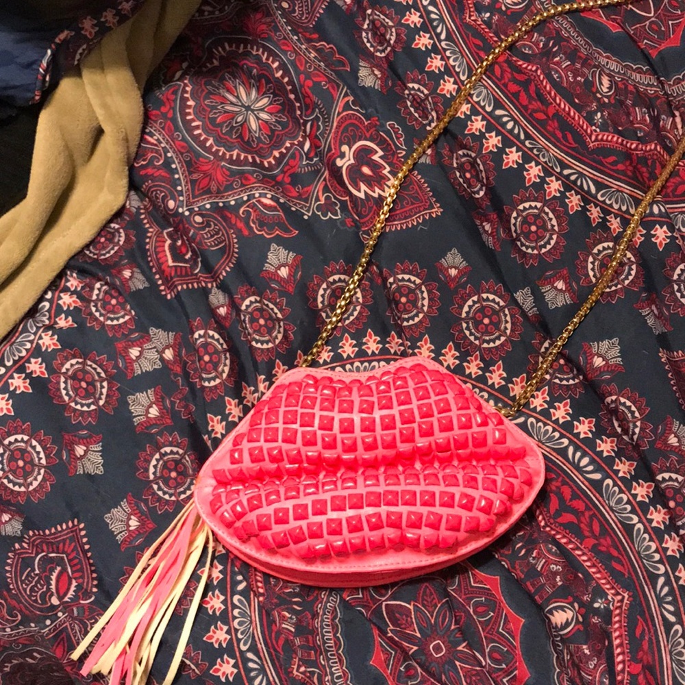 lip shaped neon purse